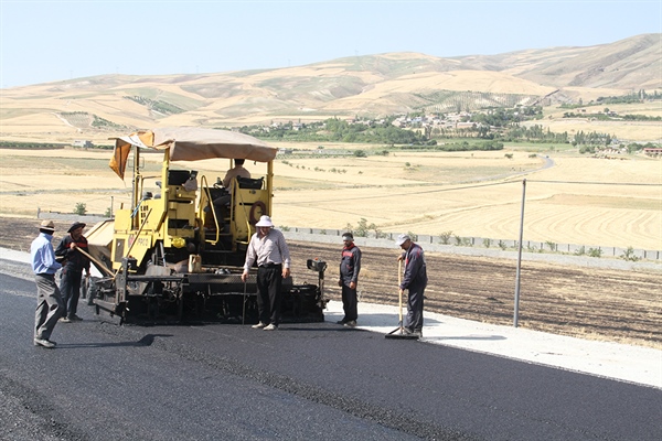 آغاز عملیات اجرایی آسفالت مسیر انتهای بلوار رودکی